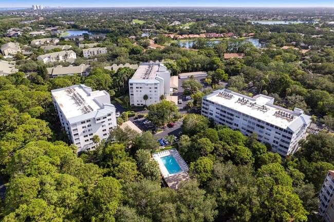 Building Photo - ** NAPLES COVE @ BAY FOREST ** 2 BED / 2 B...