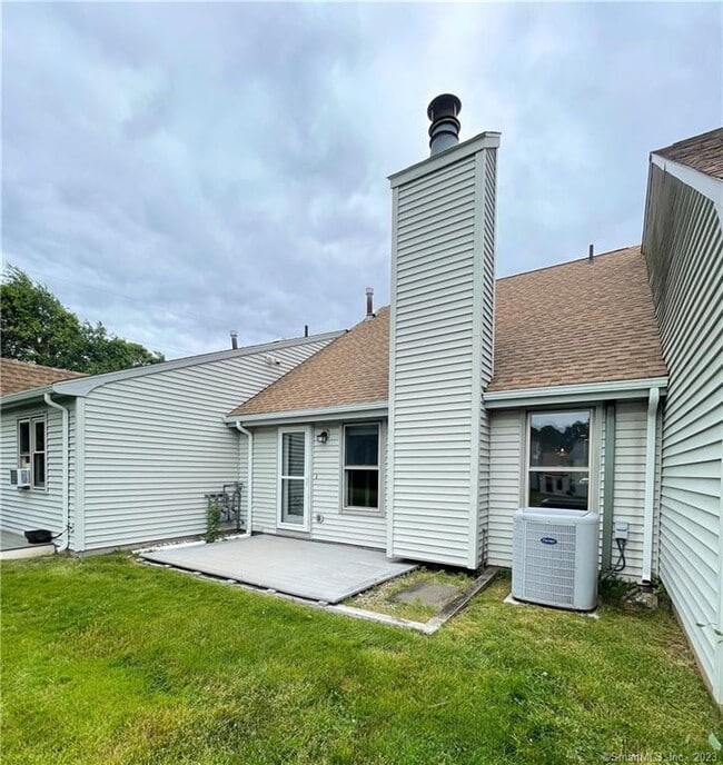 Building Photo - 10 Evergreen Pl