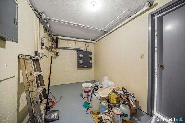 Building Photo - 167 Kinney St