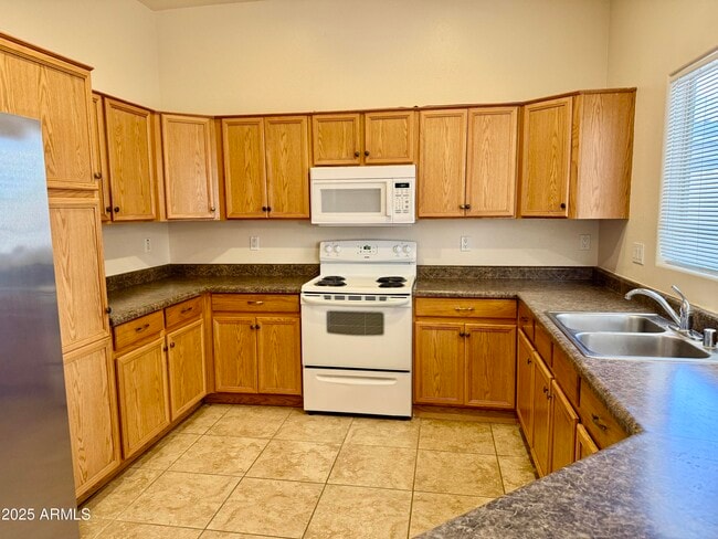 Building Photo - 8044 W Beck Ln