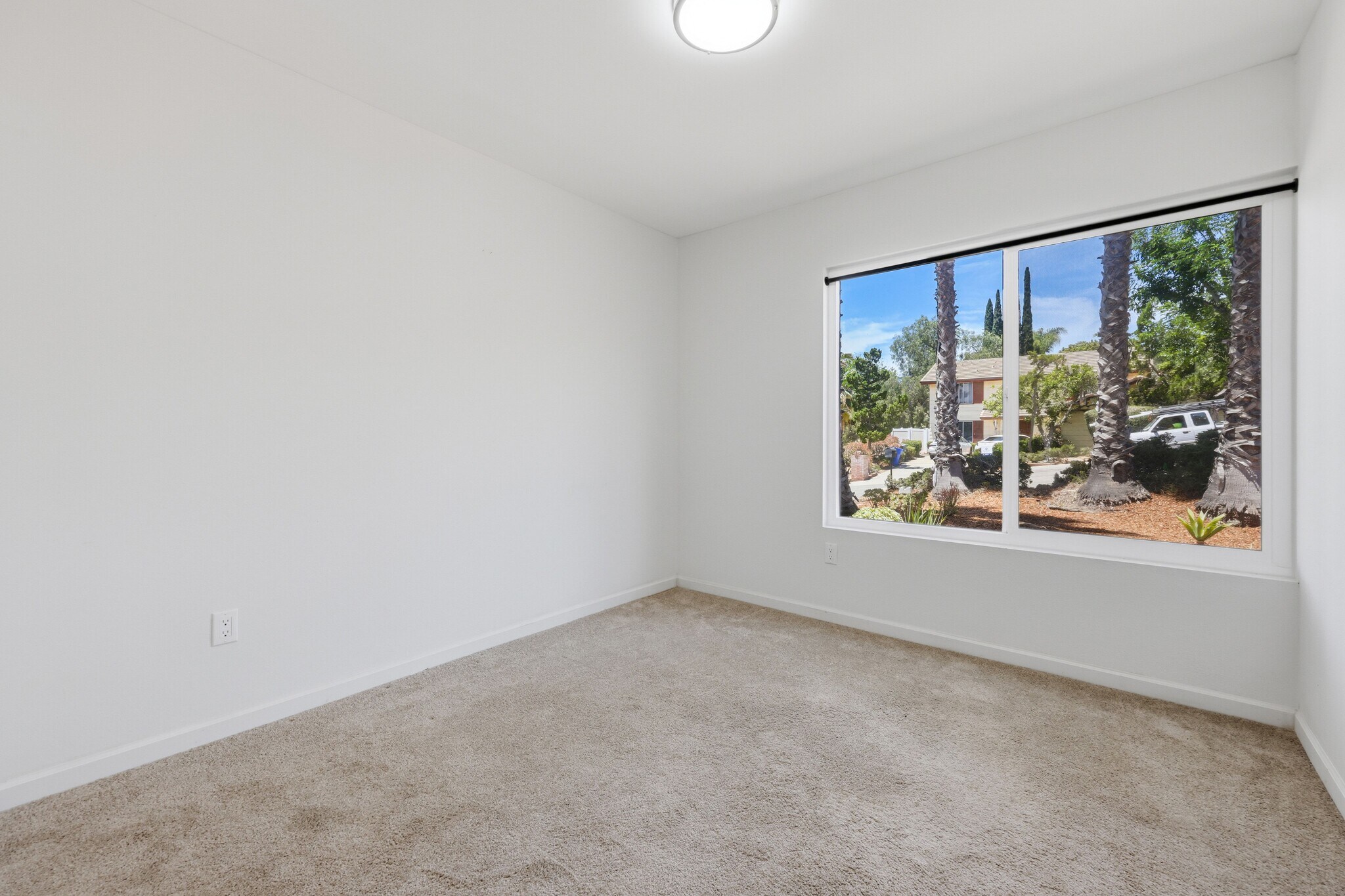 Building Photo - 14545 Hillndale Way