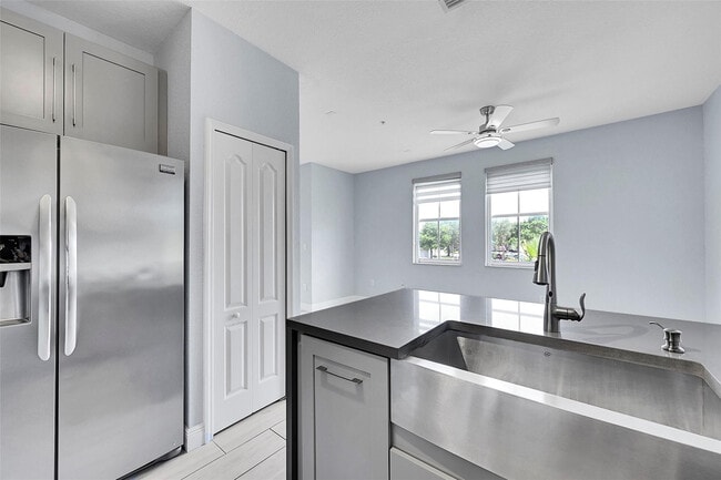 Building Photo - 150 Jacaranda Country Club Dr