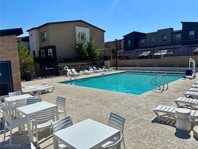 Building Photo - 10920 Rollingford Ave