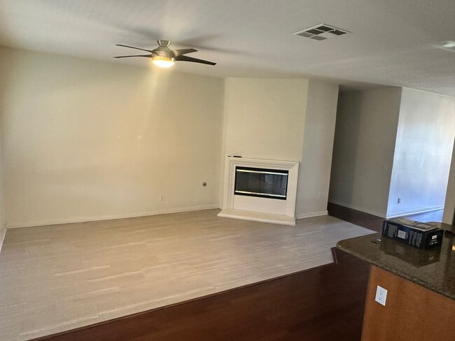 Building Photo - Beautiful 3bd/2ba Single Story with Primary Suite!