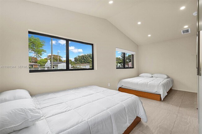 Building Photo - 4721 NW 6th Ave