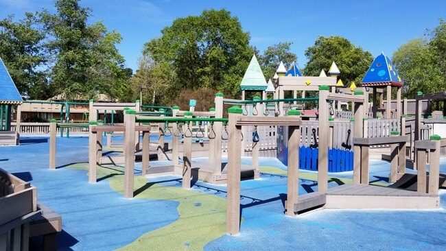 Building Photo - 2015 Olivera Rd