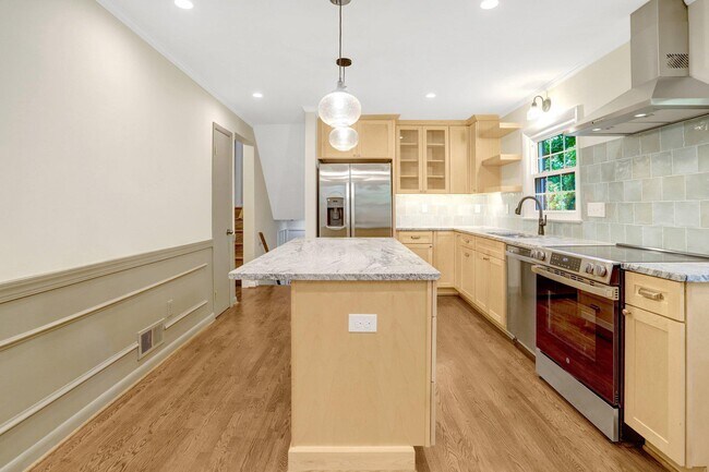 Building Photo - 8005 Candlewood Dr