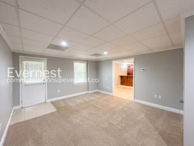 Building Photo - Limited Time Special Offer / 4 Bed, 4 Bath Home with Garage / Pet-Friendly / Vouchers Accepted / ...