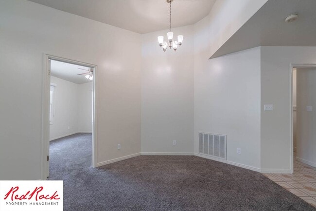 Building Photo - 3 Bedroom End Unit Home in Downtown St. George