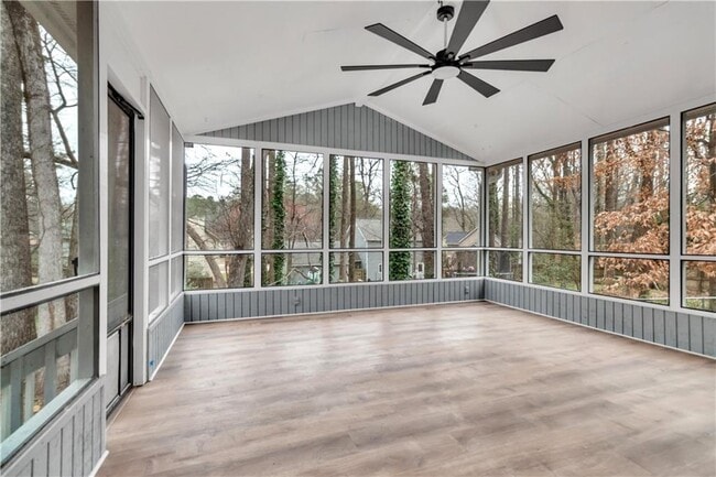 Building Photo - 4497 Glenforest Dr NE