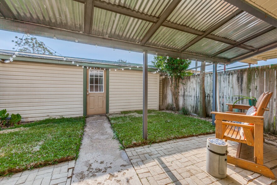 Building Photo - 4120 Towngate Blvd