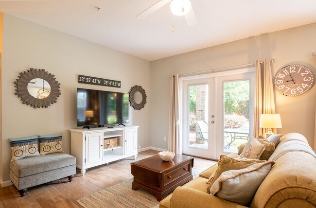 Building Photo - OFF-SEASON FURNISHED MONTHLY RENTAL AVAILABLE JAN '26