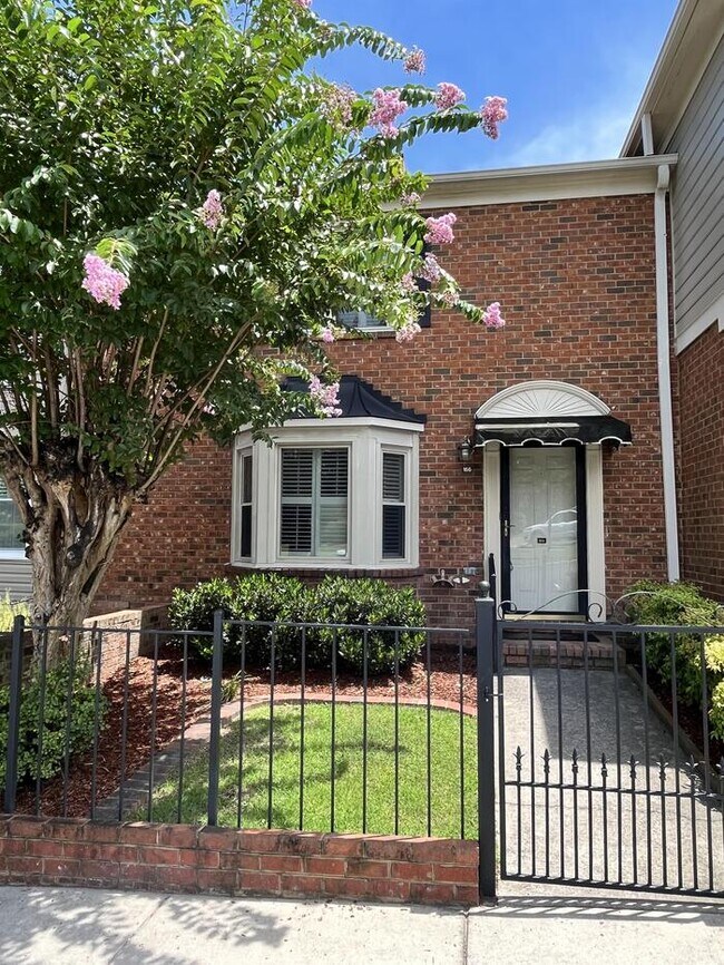 Building Photo - Forest Acres Townhouse