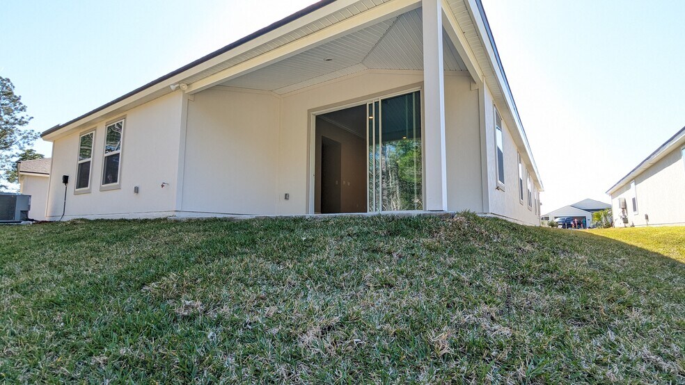 Building Photo - 30 Zancara St