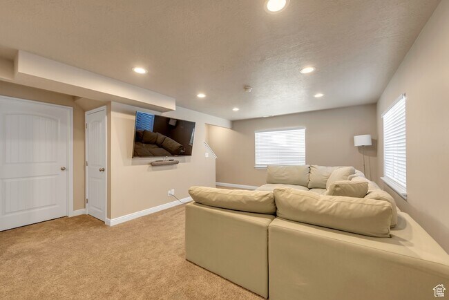 Building Photo - 3234 W Desert Lily Dr