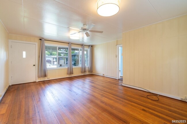 Building Photo - 3 Bedroom 1 Bath - Pets Negotiable - $2,800 - 1288 Kaluawa Street