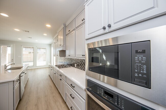 Building Photo - 29819 Breezy Pnes Lp