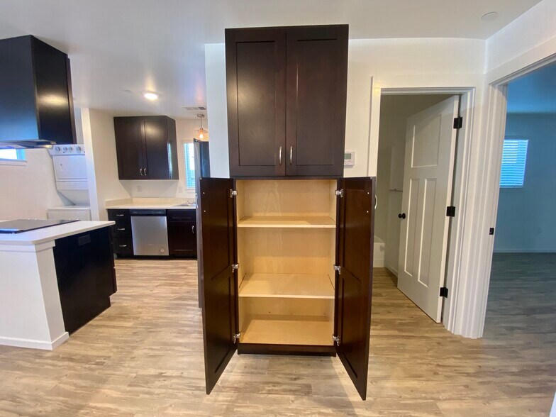 Building Photo - 1318 6th St