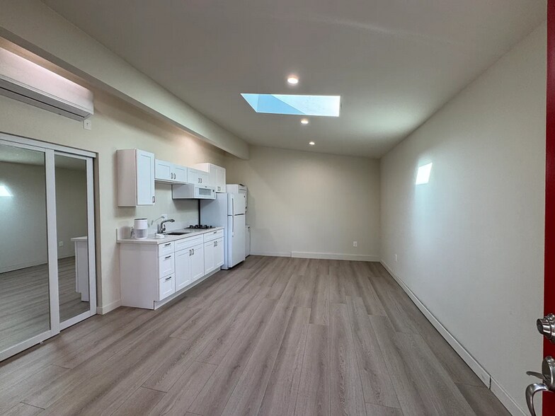 Building Photo - 22438 Califa St