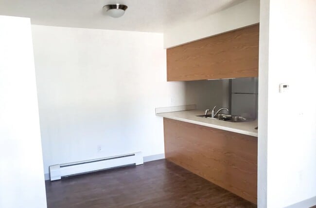 Building Photo - 3796 S Ravenna Rd