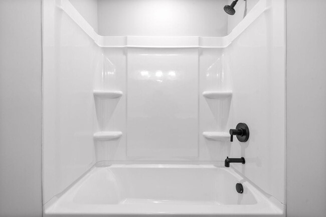 Building Photo - Pet Friendly Two Bedroom!