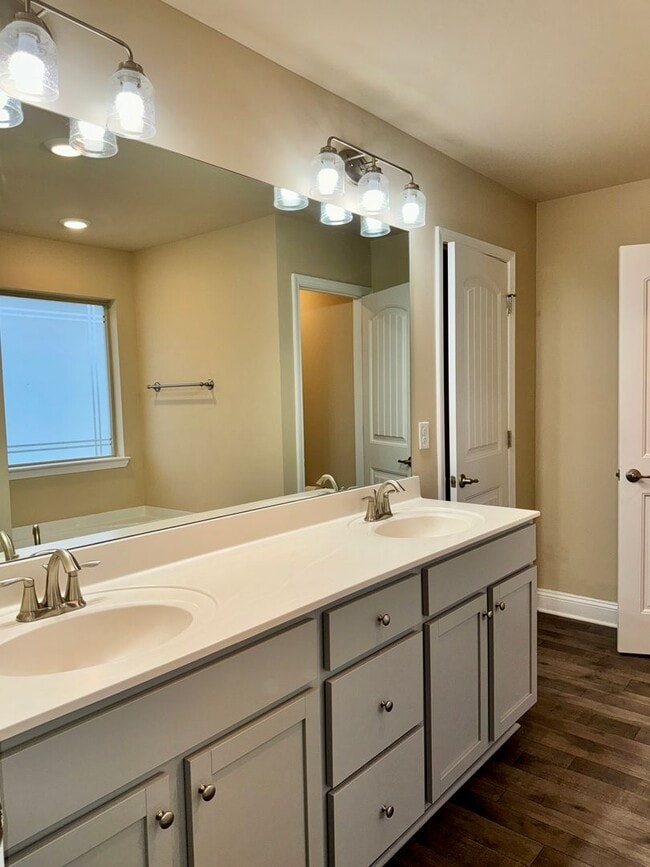 Building Photo - Almost New 4 Bed/2.5 Bath Home in Lovejoy!