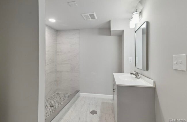 Building Photo - 6879 Brookshire Dr