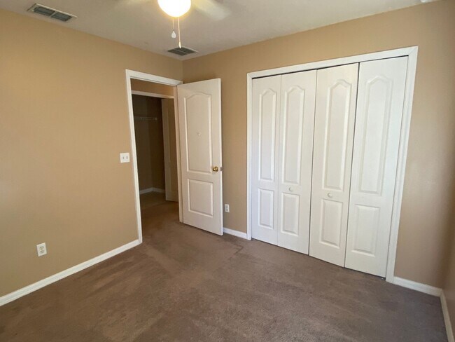 Building Photo - Pool Home for Rent