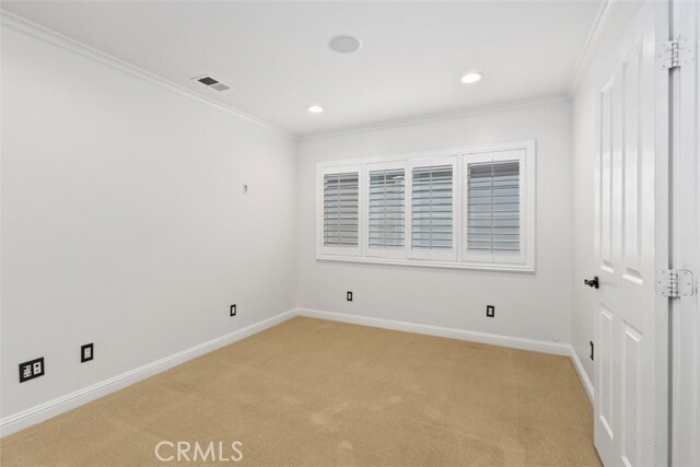 Building Photo - 2581 Fairway Dr