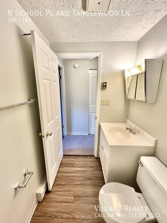 Building Photo - Few steps! Available NOW! Roomy 1-Bed with...