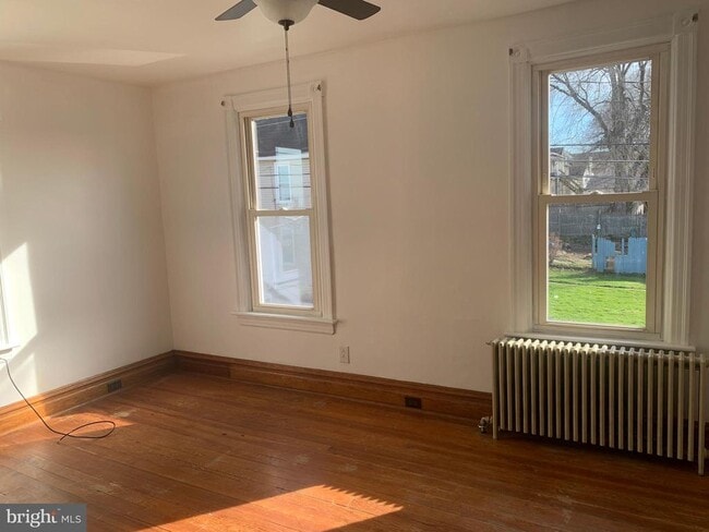 Building Photo - 305 W North St