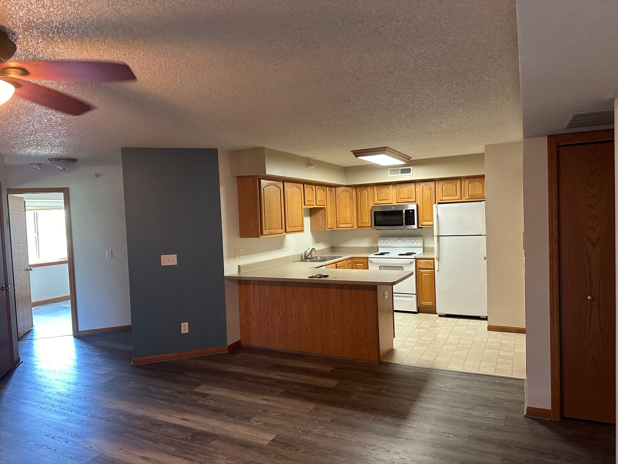 Building Photo - 40 Zeller Ct