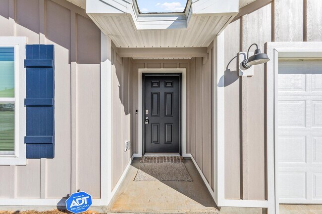 Building Photo - 733 Quintana St