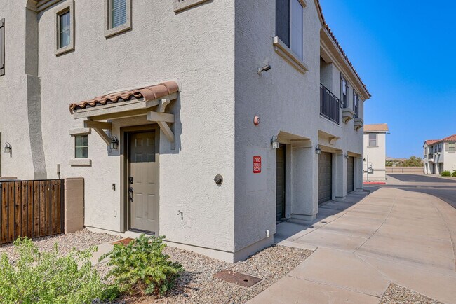 Building Photo - 2837 E Dunbar Dr