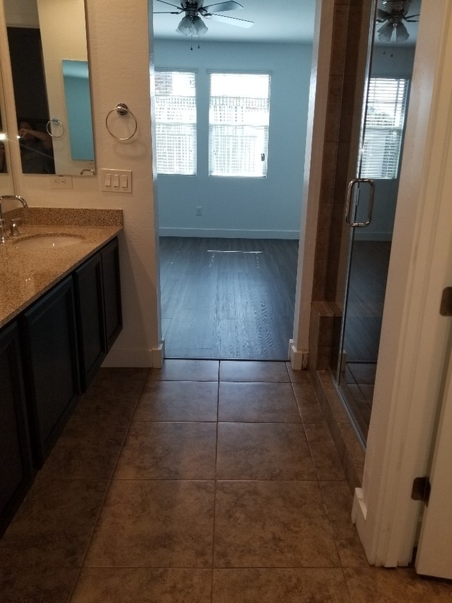 Building Photo - AMAZING TOWNHOME IN MCQUEEN AND OCOTILLO