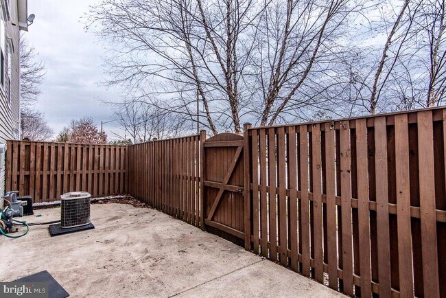 Building Photo - 7700 Duneiden Ln