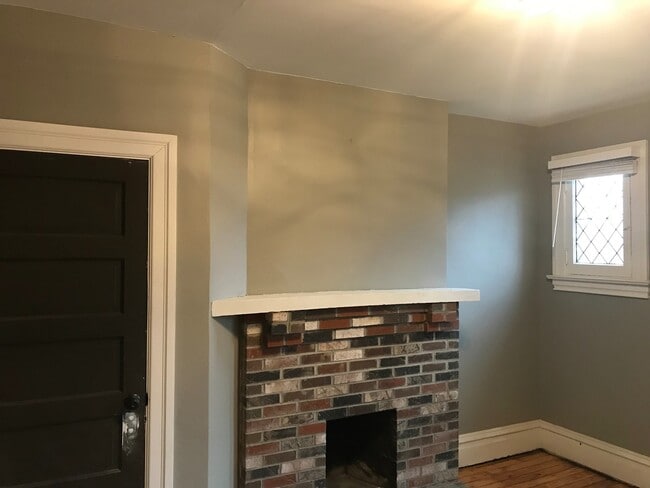 Building Photo - 825 S Braddock Ave