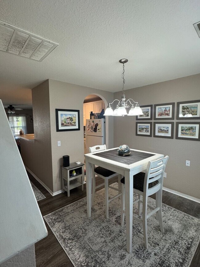 Building Photo - Three Bedroom Two Bathroom Available in Okatie!
