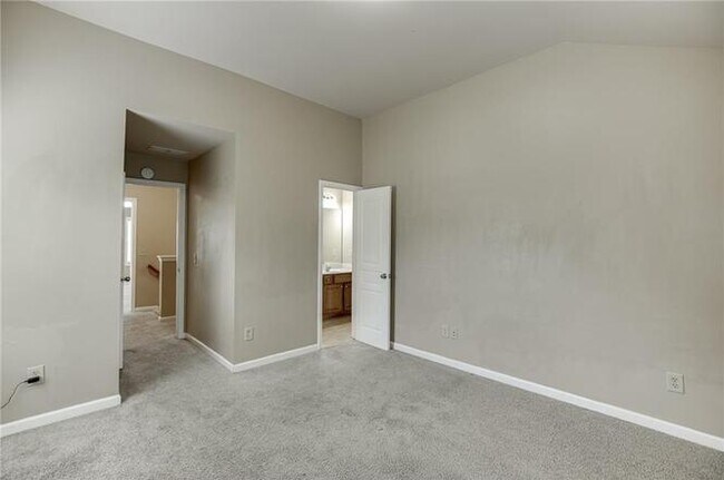 Building Photo - 314 Oakland Hills Way