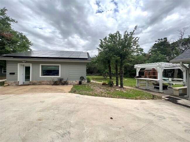 Building Photo - 3500 Del Robles Dr