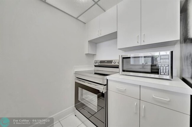 Building Photo - 777 S Federal Hwy