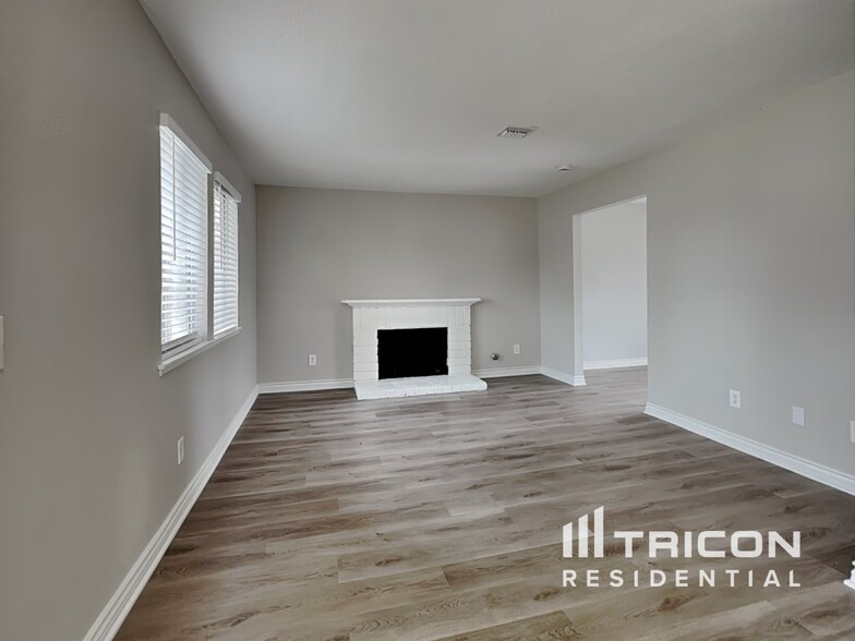 Building Photo - 1455 Paiute Ave