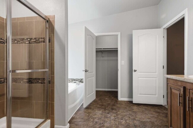 Building Photo - "Spacious 4-Bedroom Oasis with 2 Full Baths on Mount Rainier Ave, Las Vegas – Your Perfect Retrea...