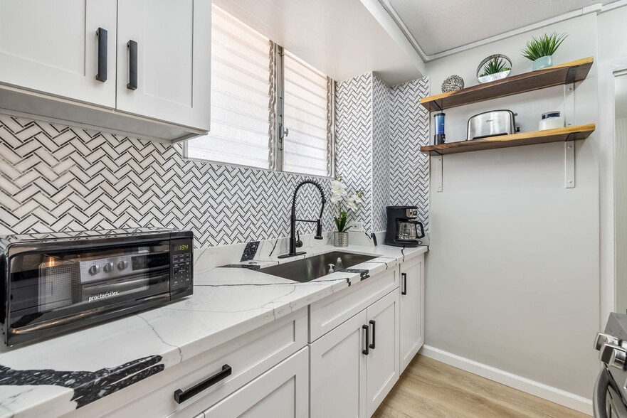 Building Photo - 225 Lili?uokalani Avenue-SI ID1234486P