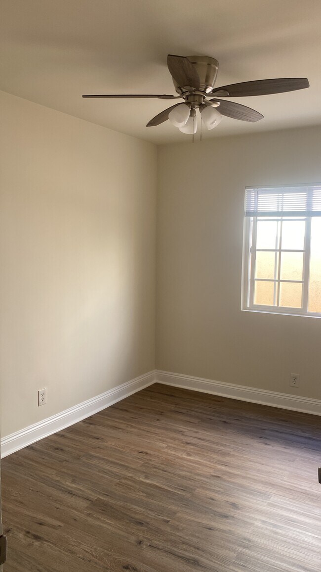 Bedroom - 4233 Crenshaw Blvd