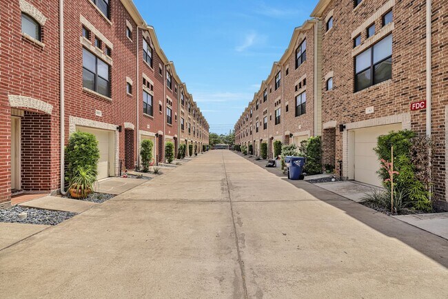 Building Photo - Modern Living Inside the Loop: Spacious, Stylish, Secure