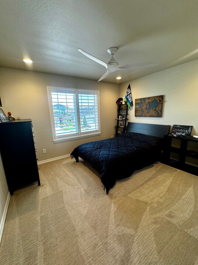Building Photo - Stunning 5 Bedroom Home in Cordera with access to Community center with pool