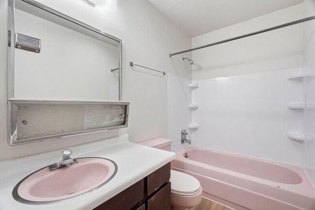 Building Photo - 3102 E 27th Ave