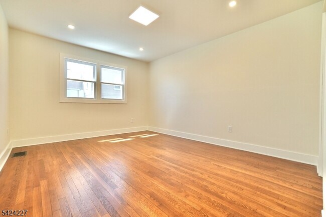 Building Photo - 25 Sanford Ave