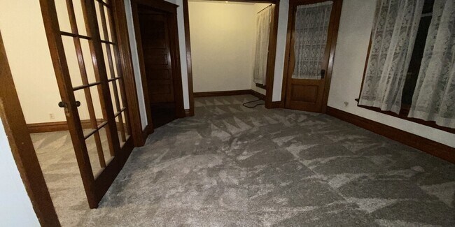 Building Photo - 196 Alpine St